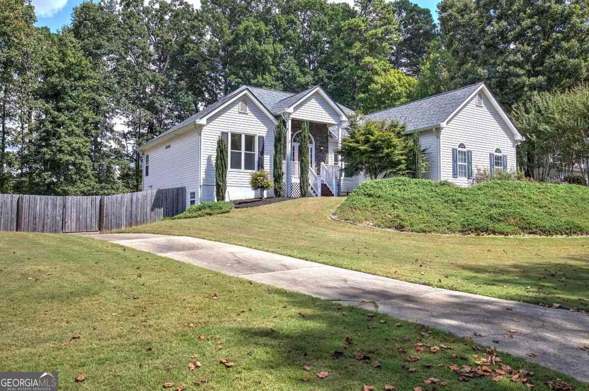 Homes For Sale - 1082 Fieldstone Drive<br/> Canton, GA 30114