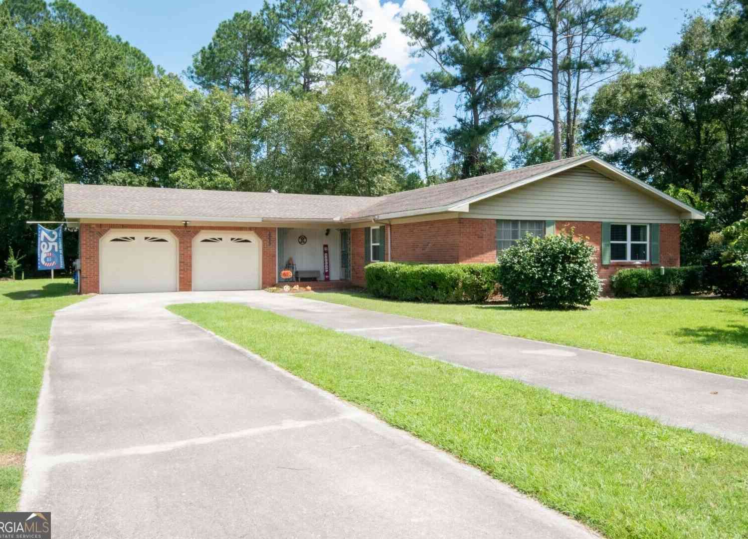 Homes For Sale - 2300 Walnut Lane<br/> Waycross, GA 31501