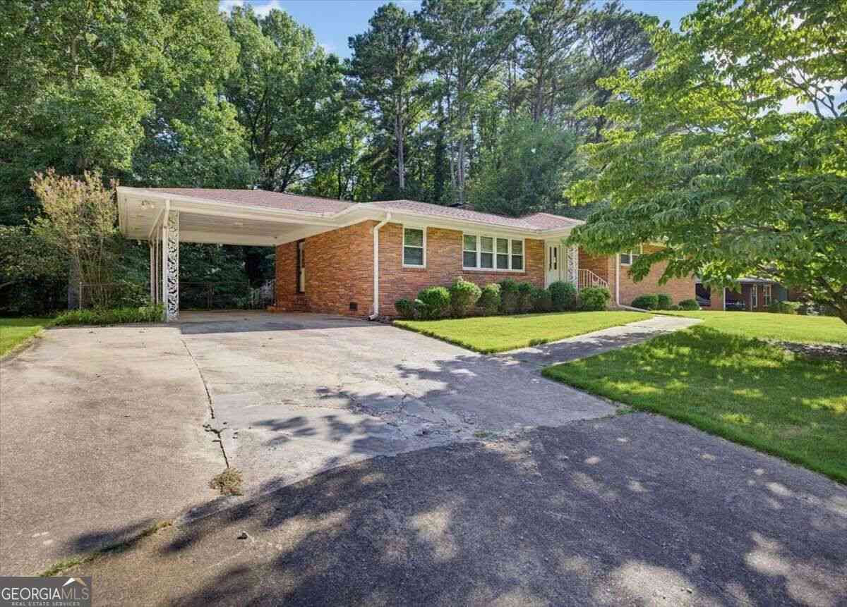 Homes For Sale - 2972 Arrowood Drive<br/> East Point, GA 30344