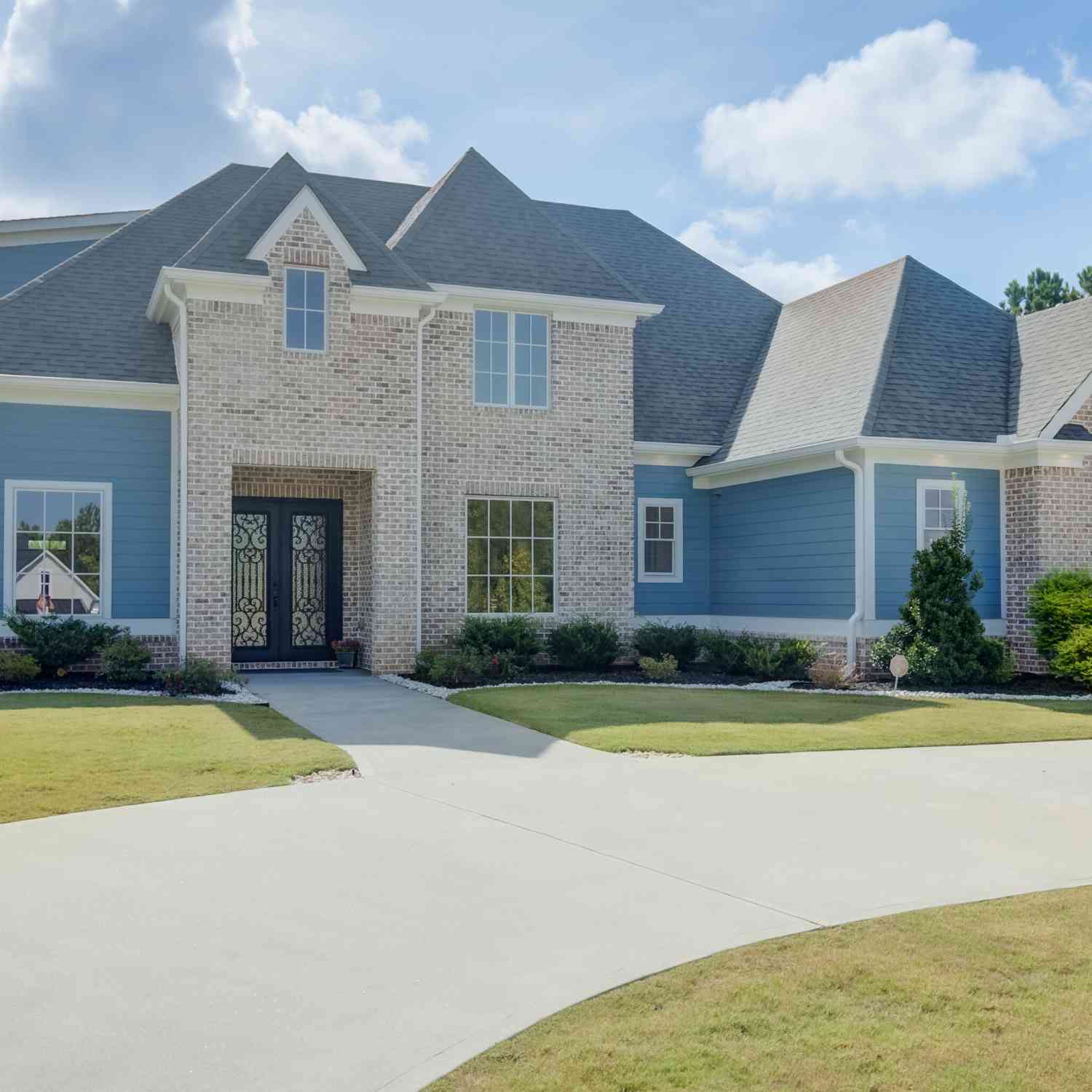 Homes For Sale - 61 Forest Berry Court<br/> Newnan, GA 30265