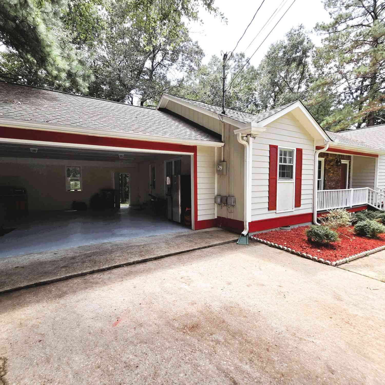 Homes For Sale - 104 Cedar Creek Court<br/> Lagrange, GA 30240