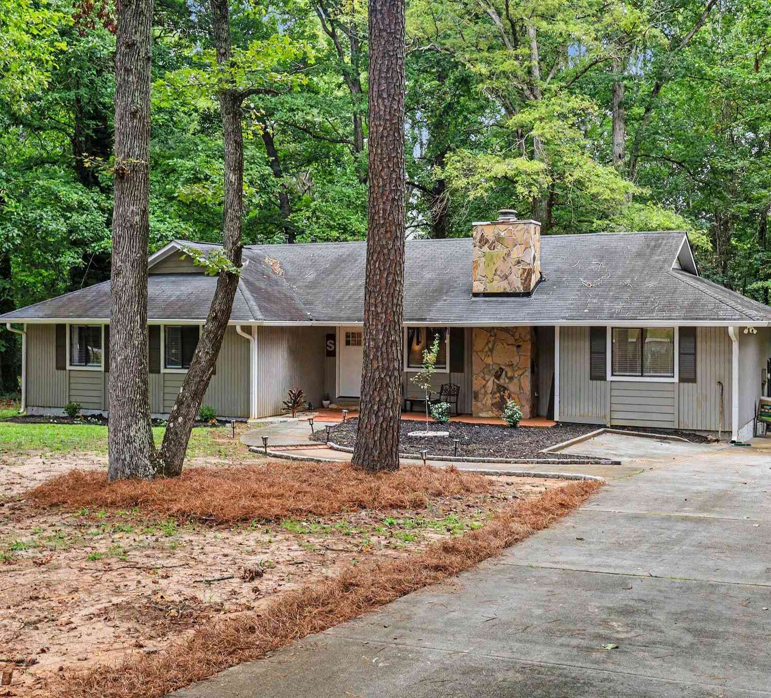 Homes For Sale - 130 Ashley Oaks Drive<br/> McDonough, GA 30253