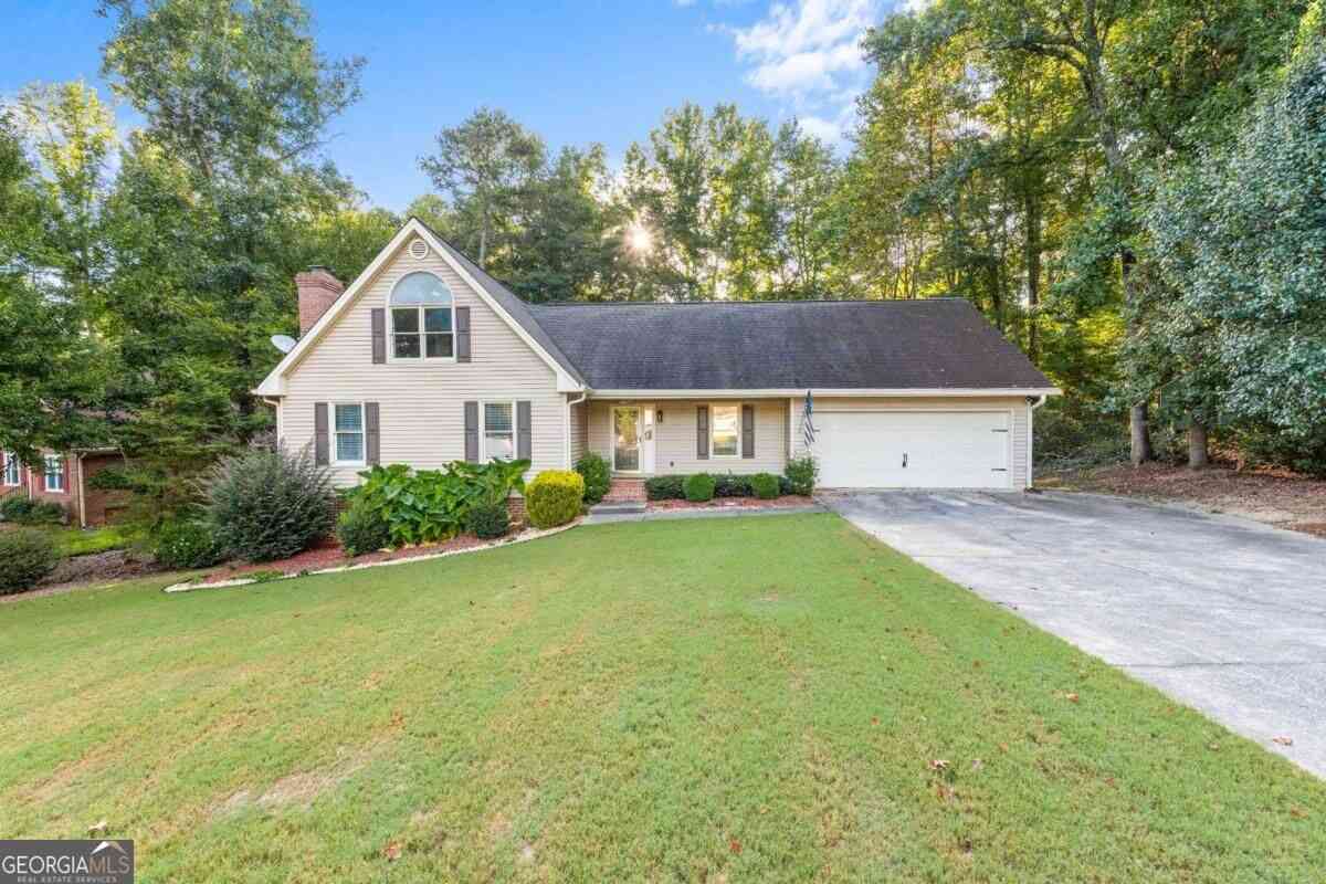 Homes For Sale - 17 Mountain Oaks Drive<br/> Carrollton, GA 30116
