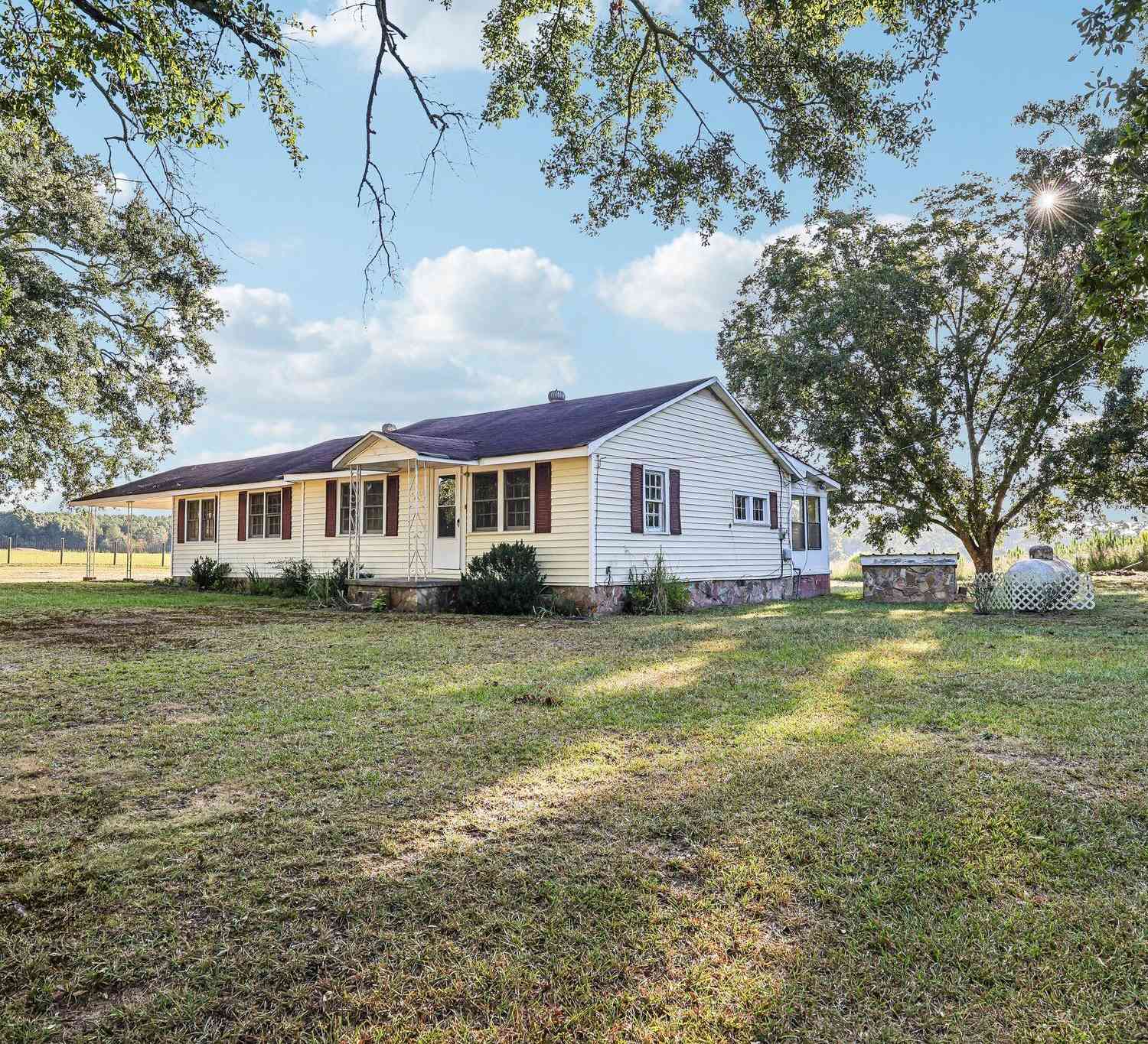 Homes For Sale - 4374 Cannon Road<br/> Loganville, GA 30052