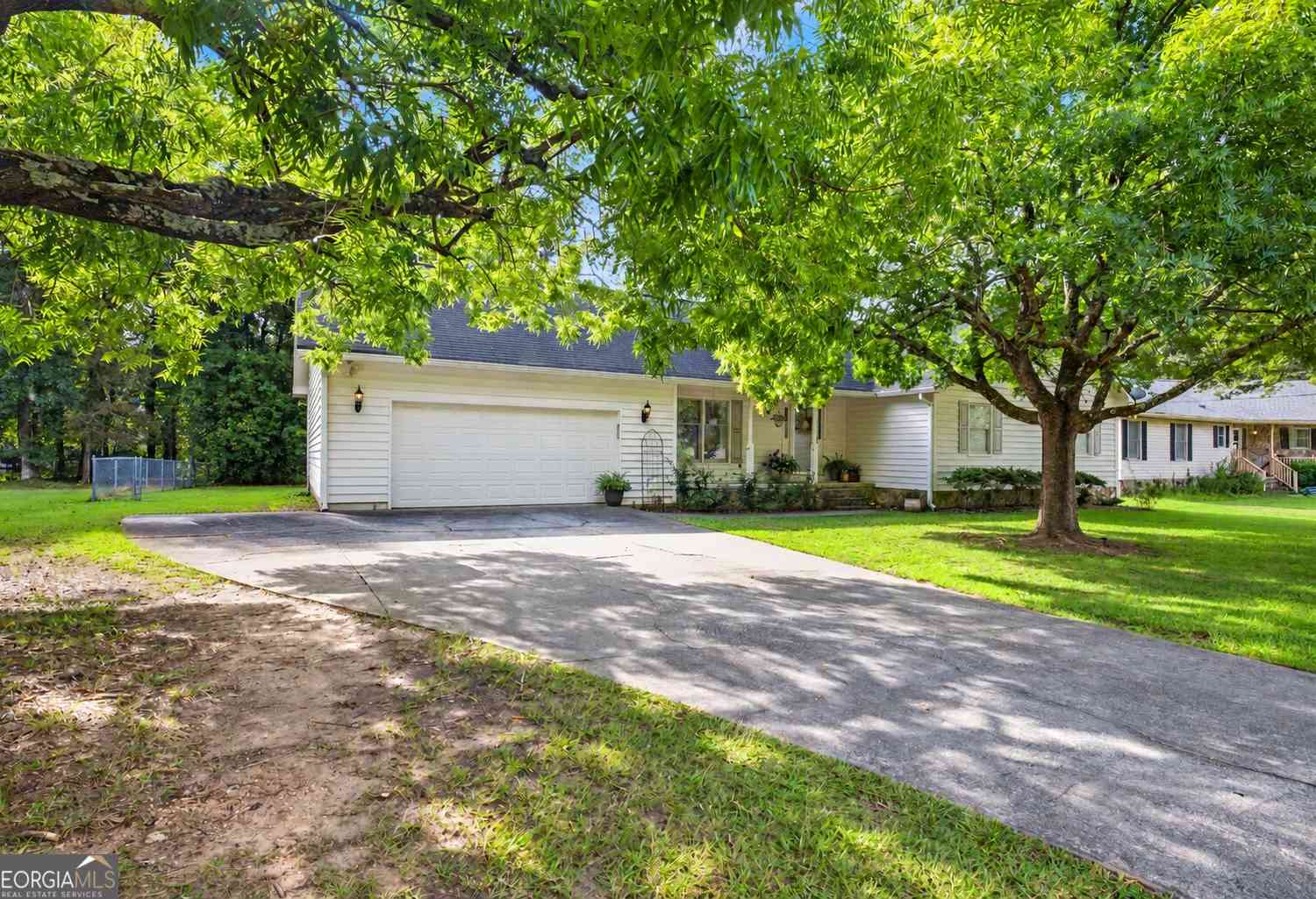 Homes For Sale - 1728 Honeybee Creek Drive<br/> Griffin, GA 30224
