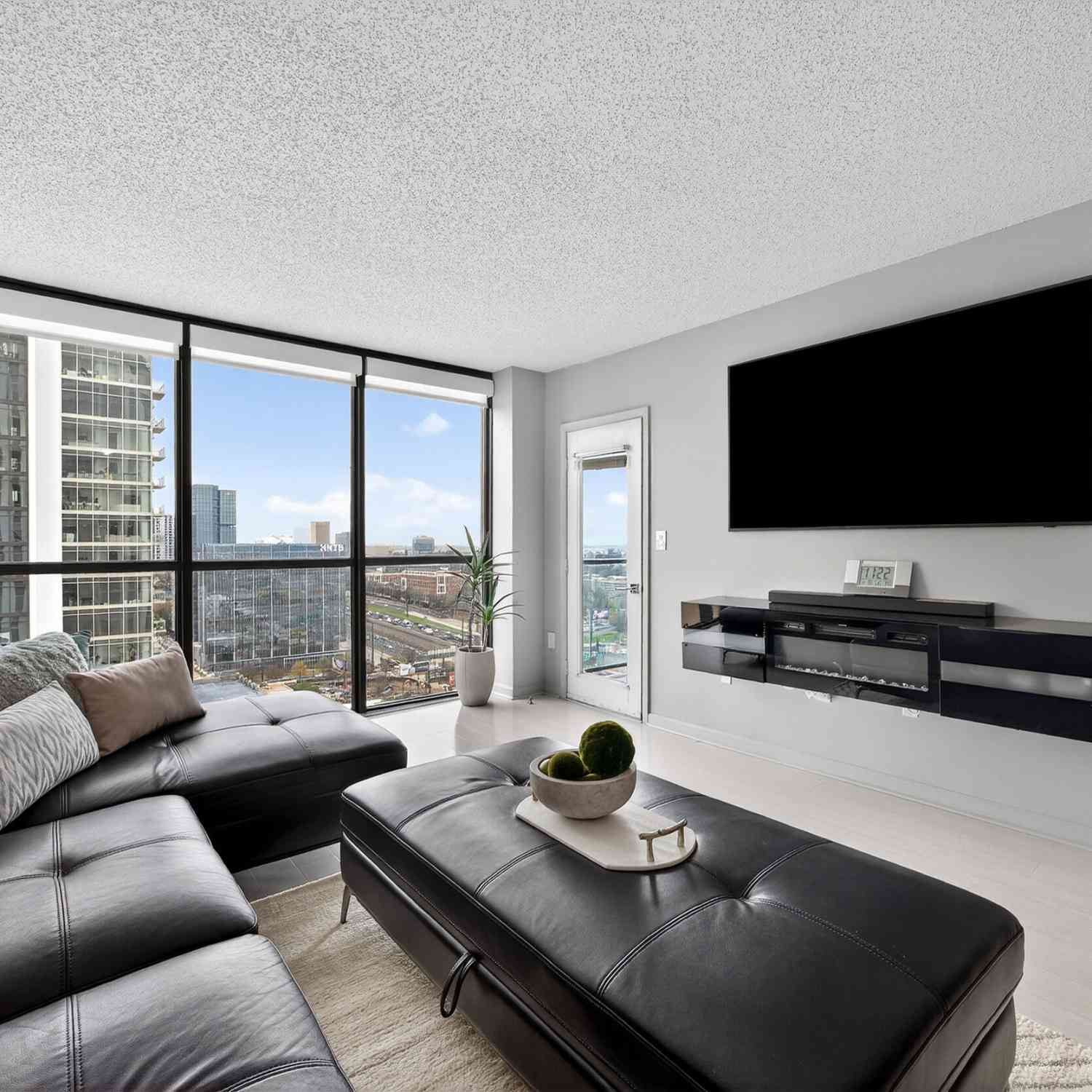 Condo For Sale - 1280 W Peachtree Street NW #APT 2708<br/> Atlanta, GA 30309