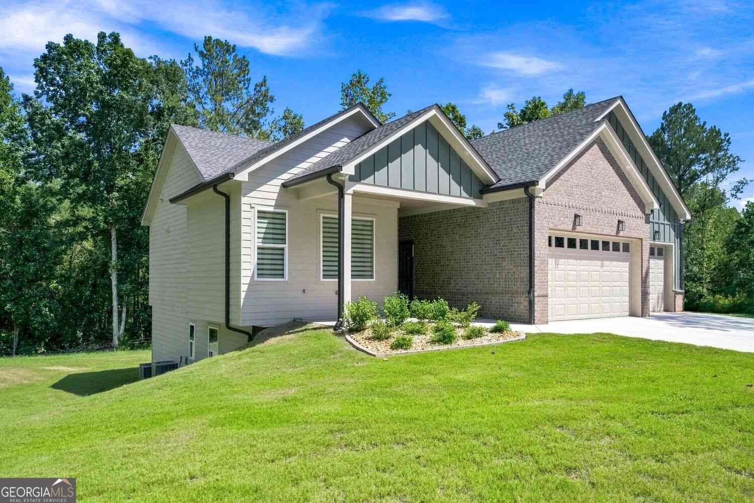 Homes For Sale - 2541 Aniki Bee Drive<br/> Monroe, GA 30656