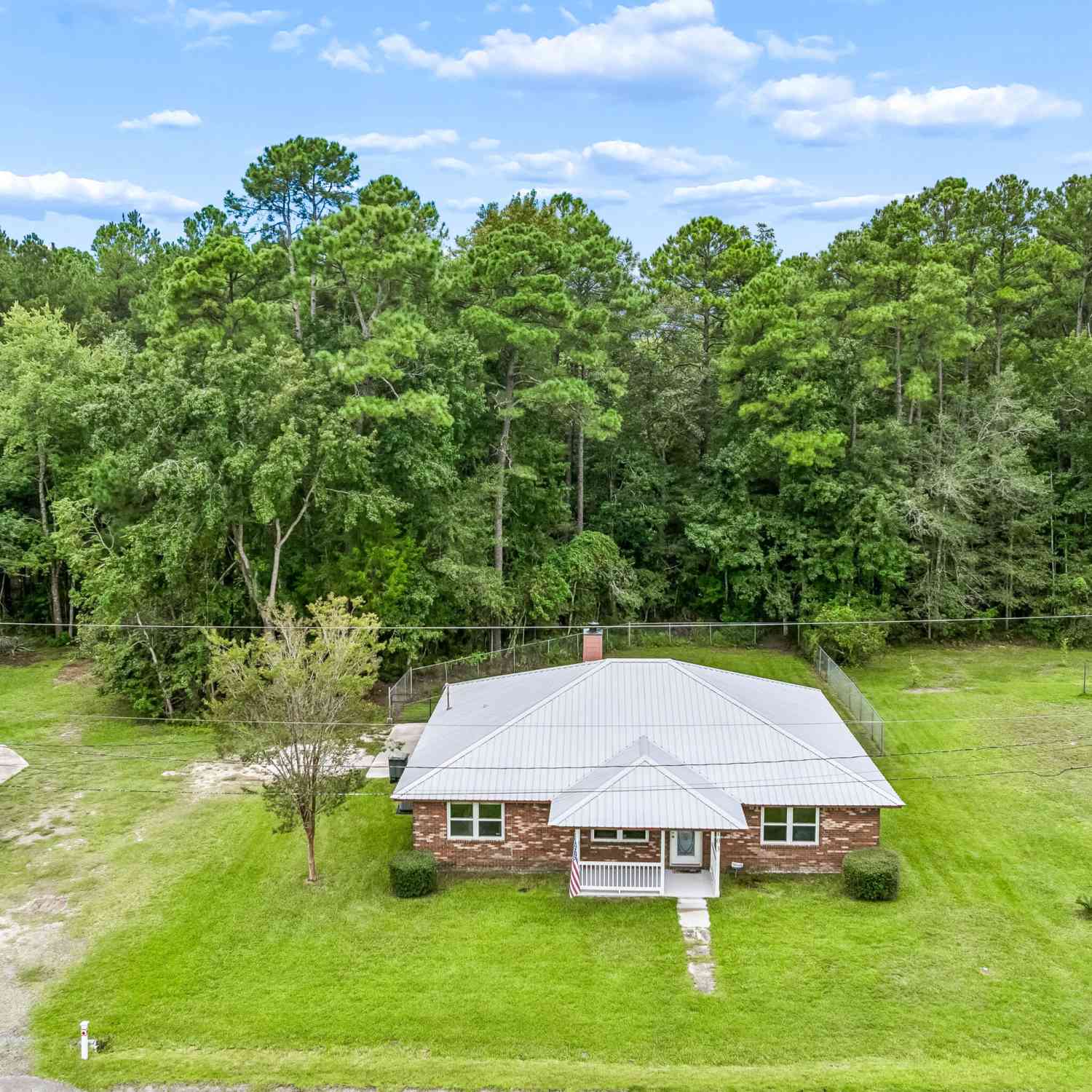 Homes For Sale - 103 W Magnolia Avenue<br/> Kingsland, GA 31548