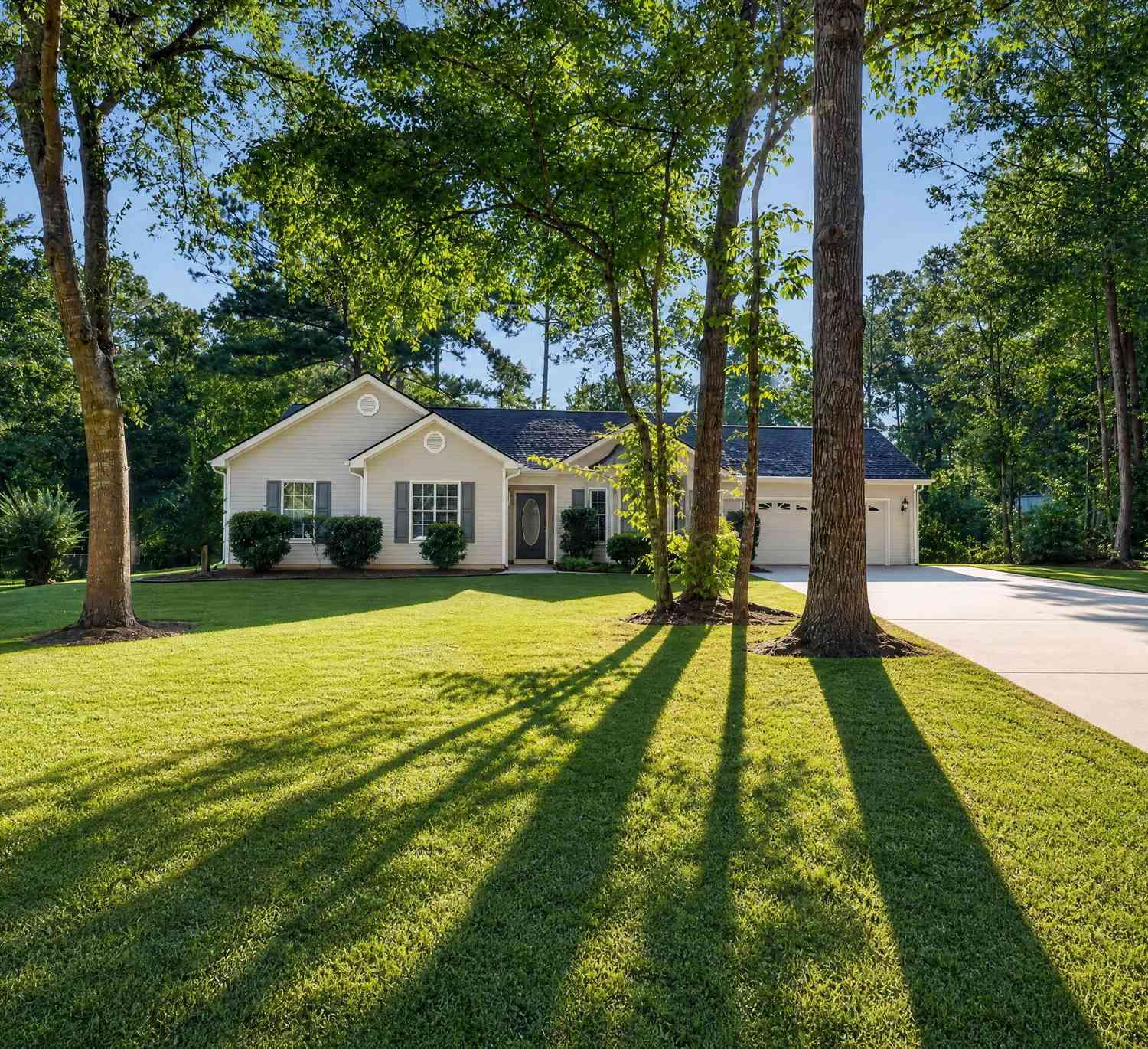 Homes For Sale - 137 Suwanee Court<br/> Senoia, GA 30276