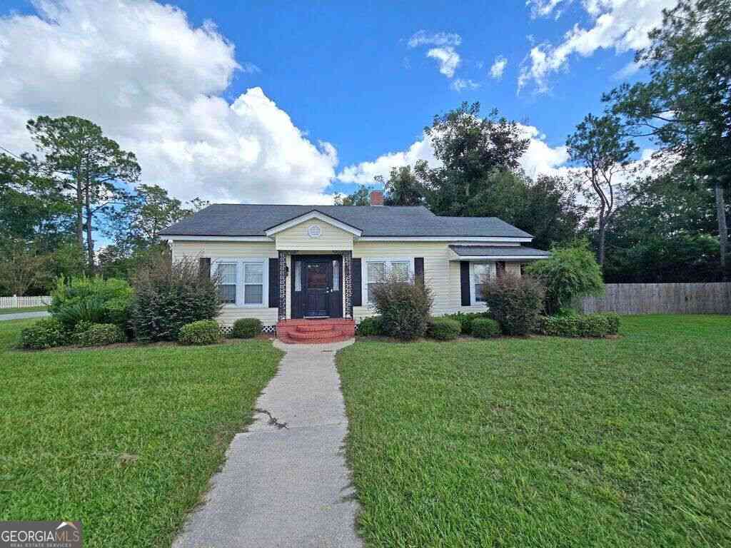 Homes For Sale - 409 Joiner Avenue<br/> Nashville, GA 31639