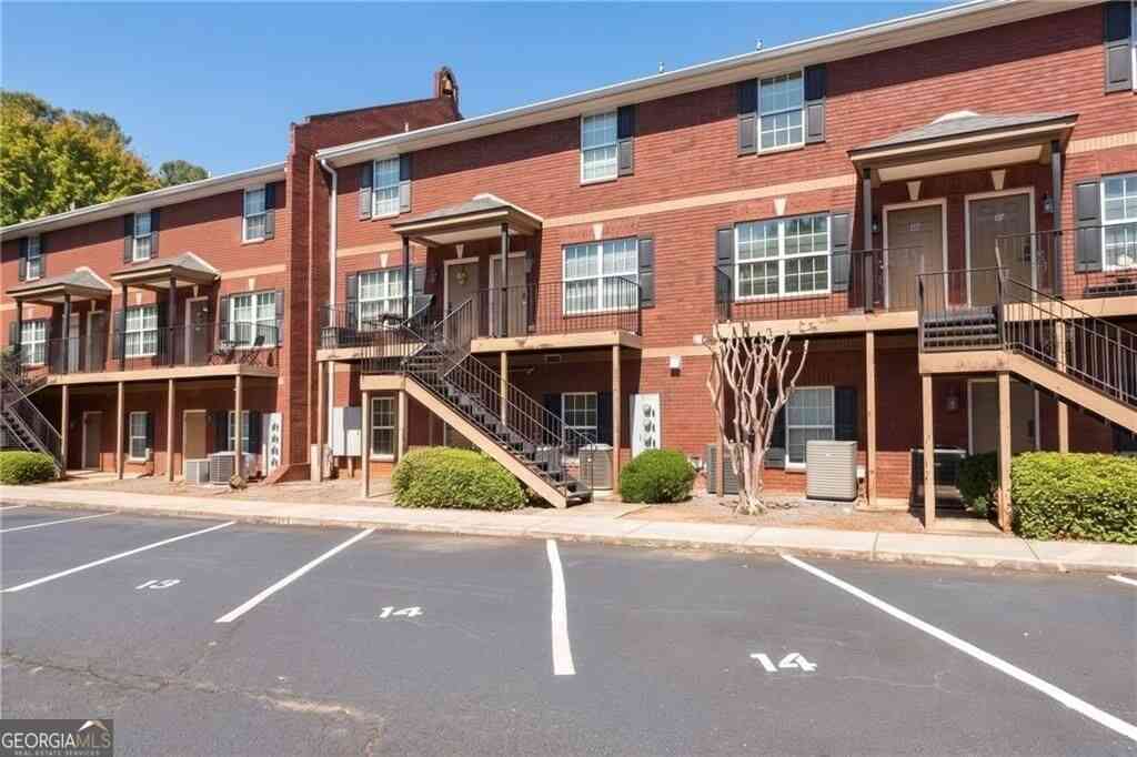 Condo For Sale - 105 Whitehead Road #15<br/> Athens, GA 30606