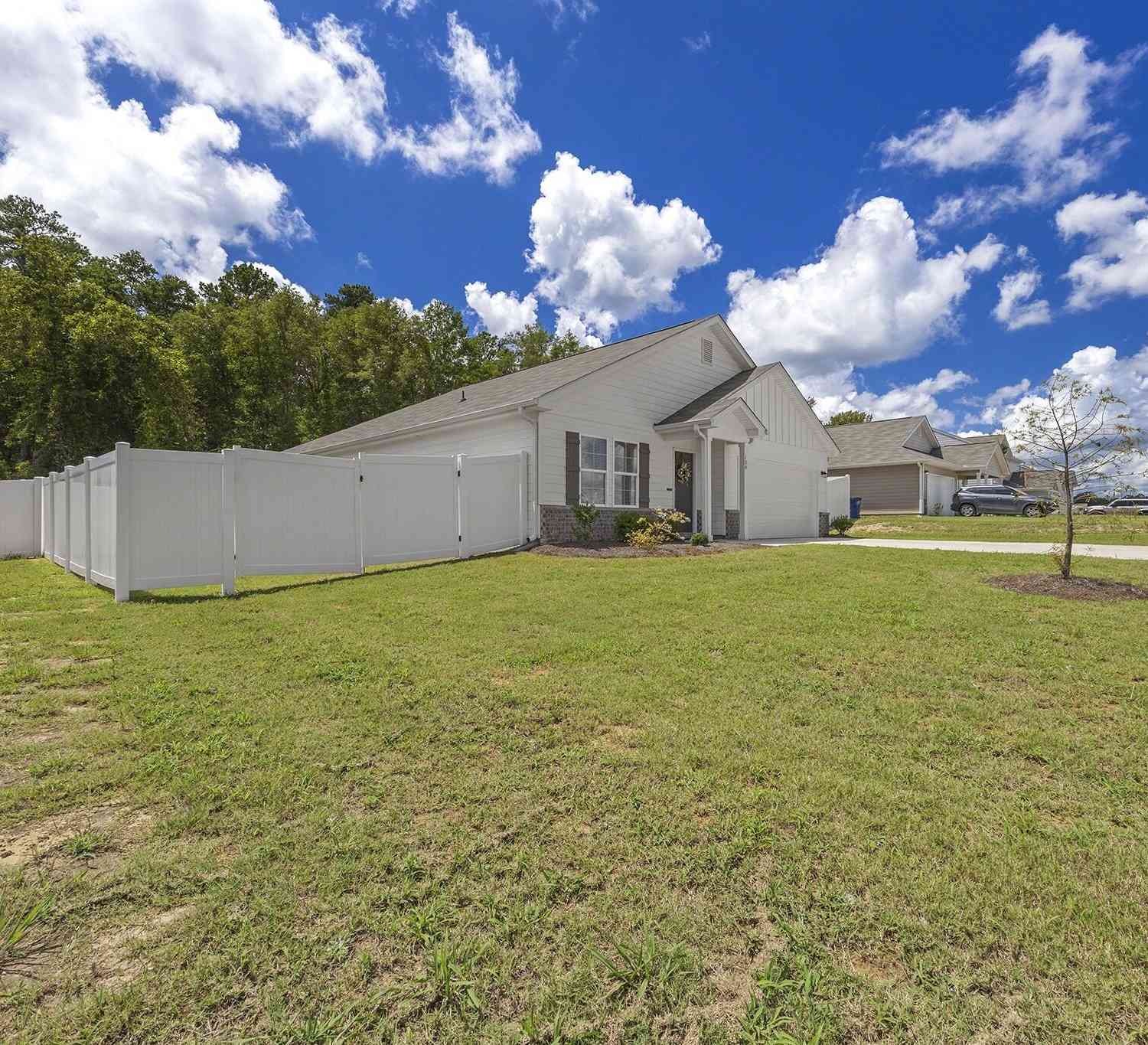 Homes For Sale - 104 Dream Catcher Drive<br/> Bibb County, Lizella, GA 31052