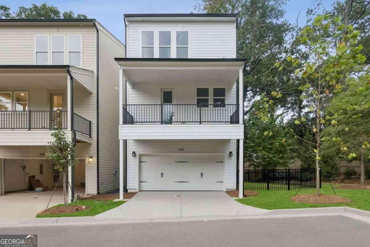Townhouse For Sale - 642 Memphis Drive<br/> Scottdale, GA 30079