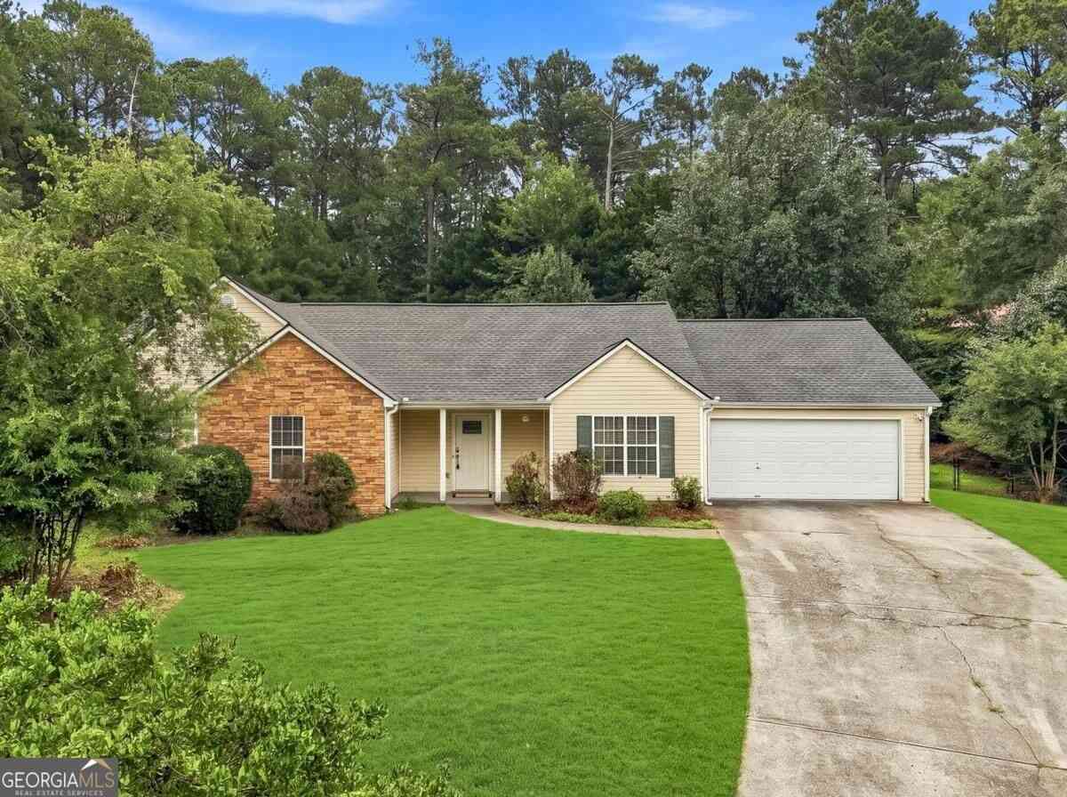 Homes For Sale - 1105 Poplar Lane<br/> Loganville, GA 30052