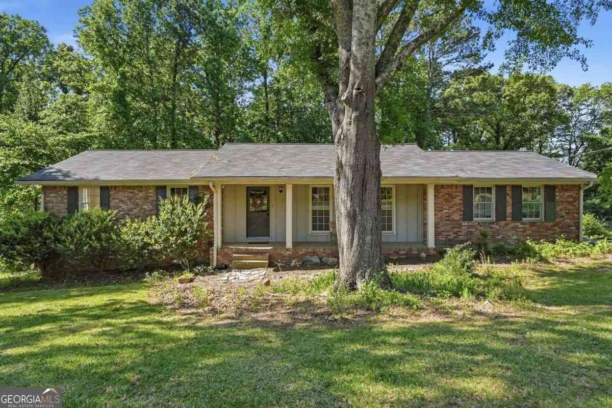 Homes For Sale - 4845 Jennifer Lane<br/> Douglasville, GA 30135