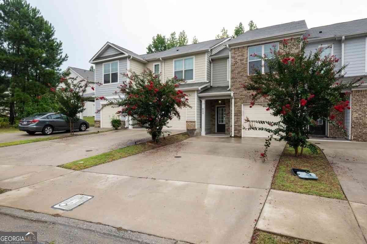 Townhouse For Sale - 6220 Trickle Bend<br/> Atlanta, GA 30349