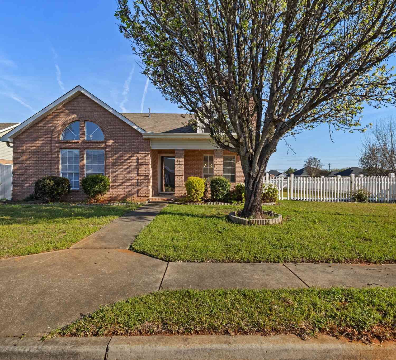 Homes For Sale - 87 Park Lane<br/> Warner Robins, GA 31093