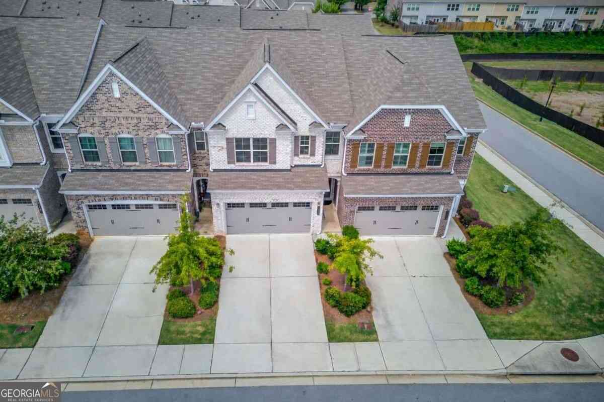Townhouse For Sale - 1182 Lanier Willow Path<br/> Buford, GA 30518