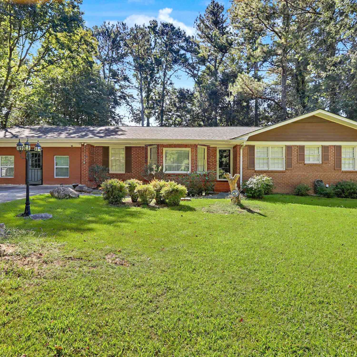 Homes For Sale - 2246 Rhett Court<br/> Lawrenceville, GA 30044