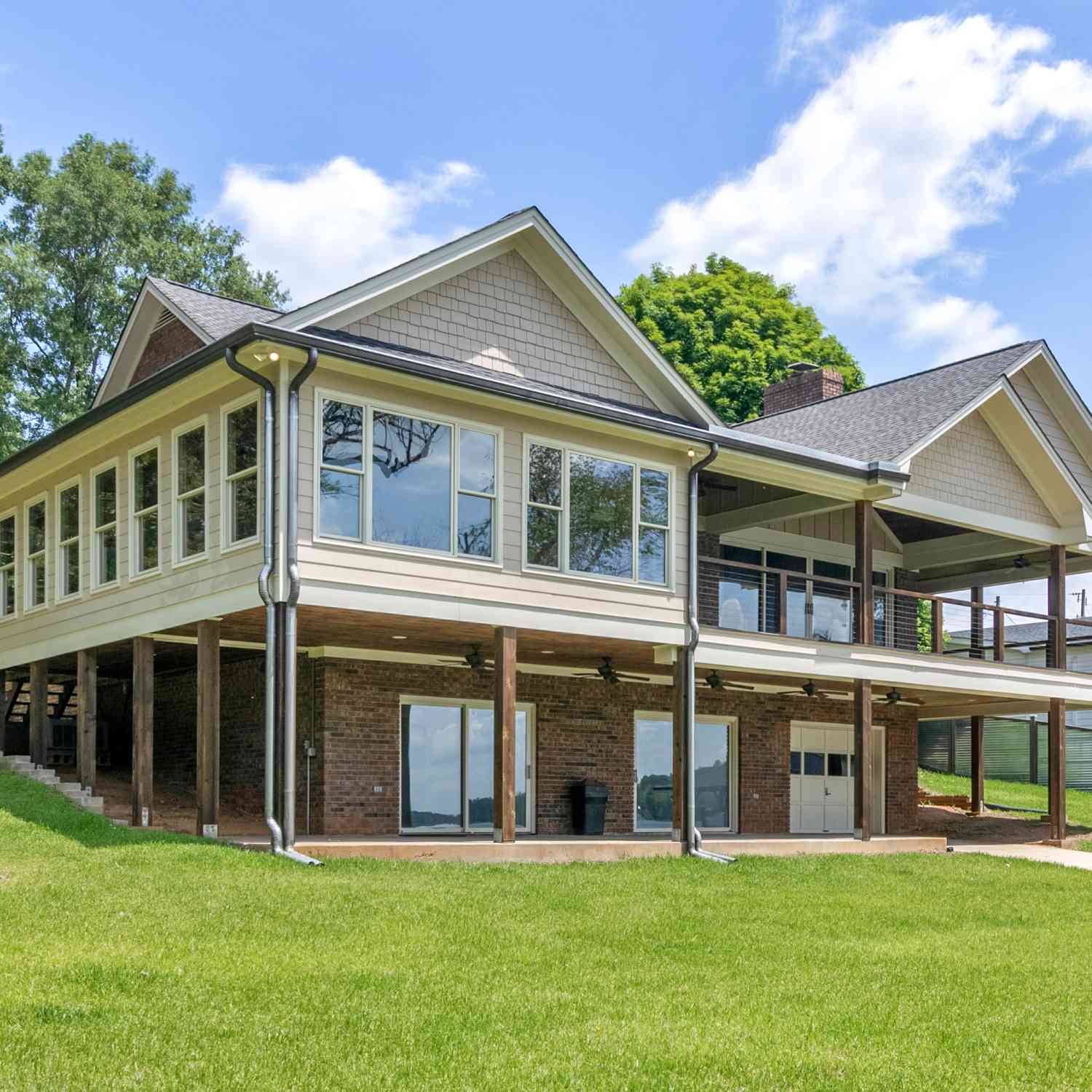 Homes For Sale - 210 Roberts Point Road<br/> Jackson, GA 30233