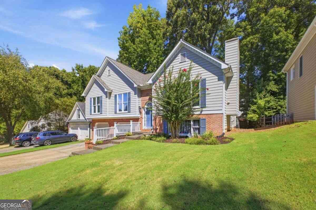Homes For Sale - 414 Middle Valley Lane<br/> Woodstock, GA 30189