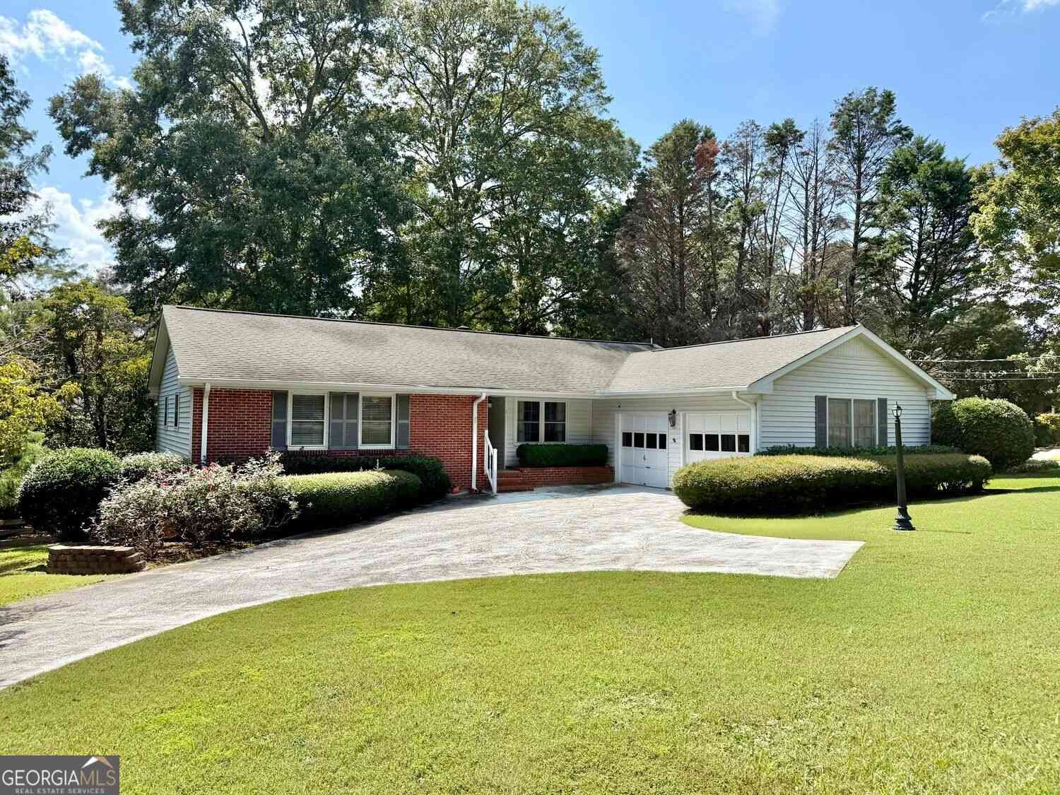 Homes For Sale - 5 Plantation Circle<br/> Carrollton, GA 30117