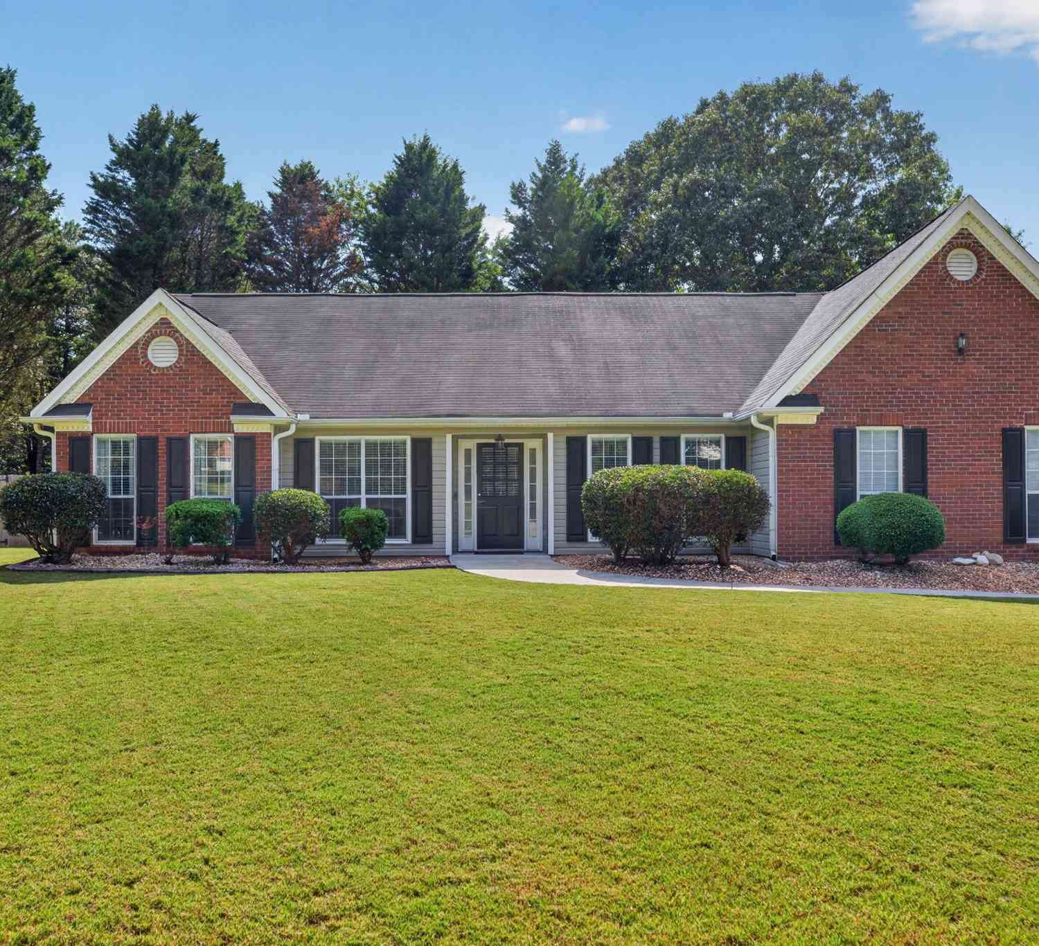 Homes For Sale - 300 Hickory Pointe Court<br/> Villa Rica, GA 30180