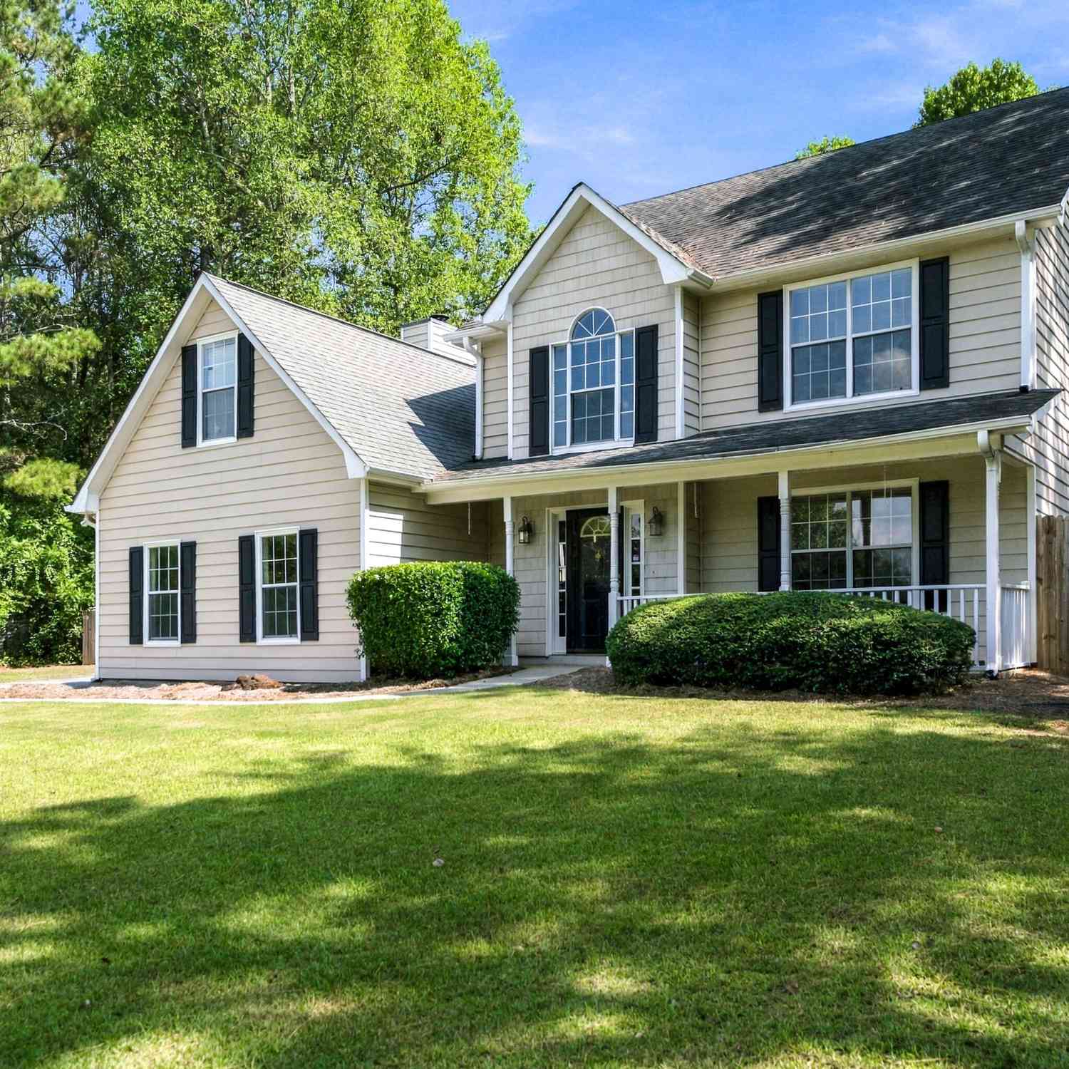 Homes For Sale - 4090 Lake Drive<br/> Loganville, GA 30052