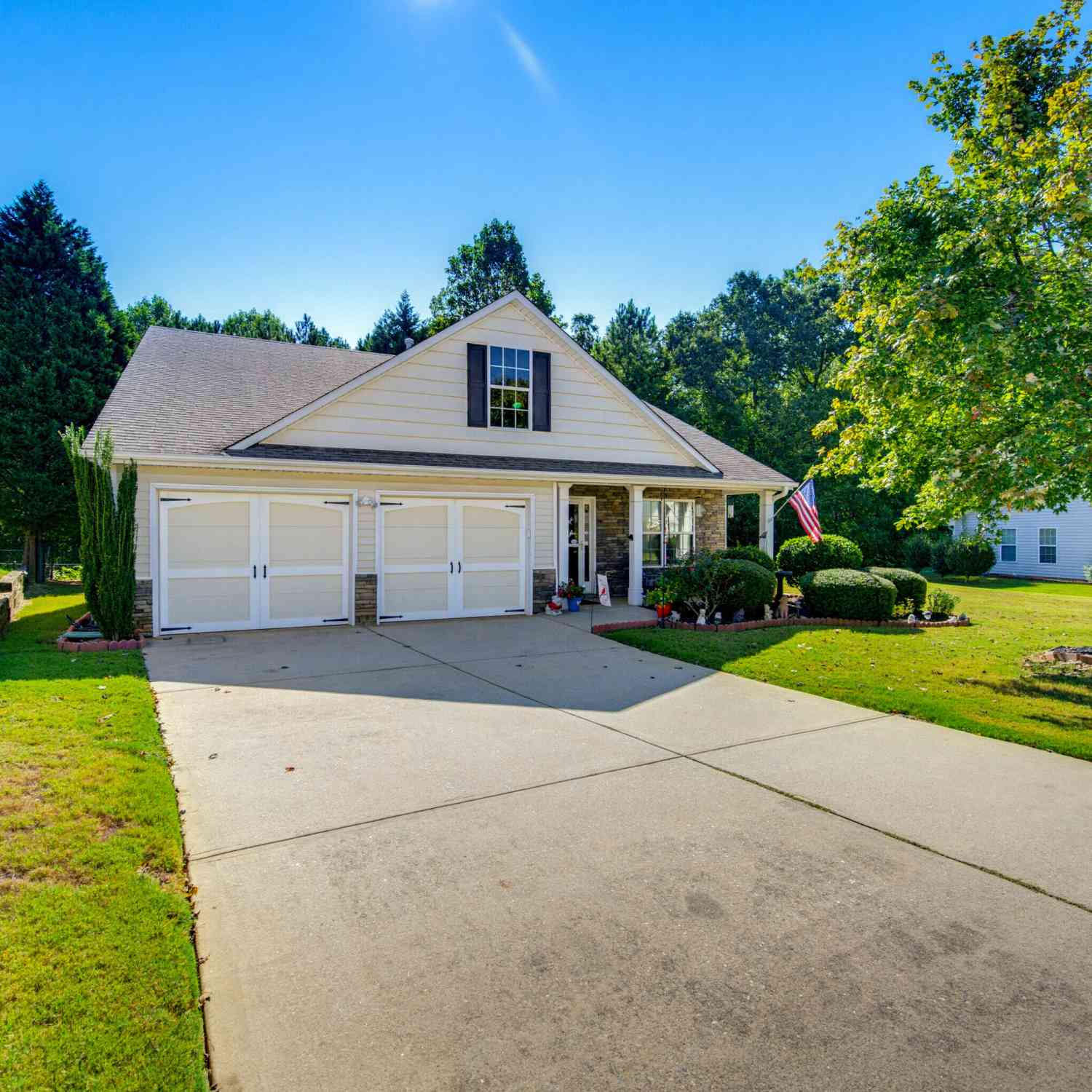 Homes For Sale - 670 Majesty Crossing<br/> Winder, GA 30680