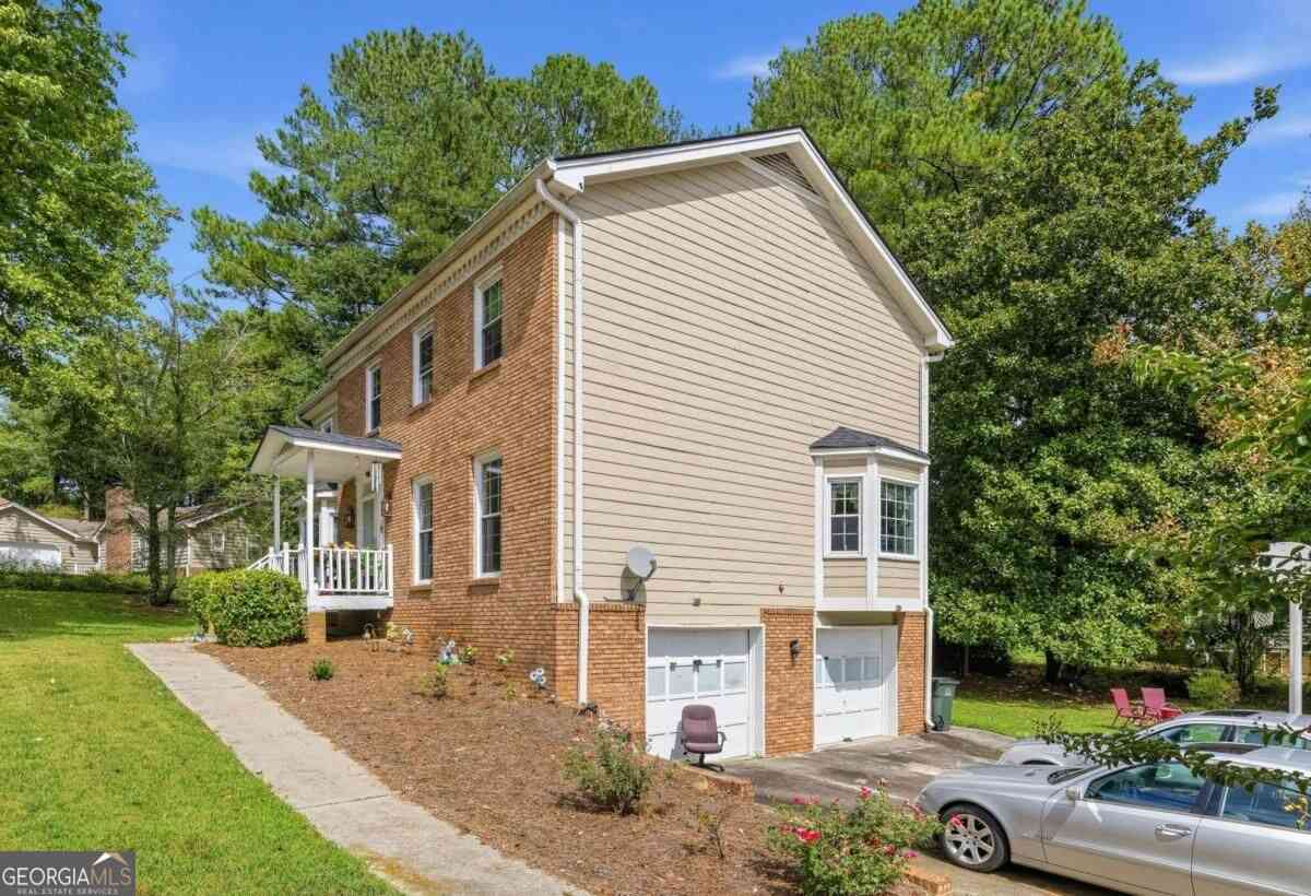 Homes For Sale - 3012 Overwood Lane SW<br/> Snellville, GA 30078