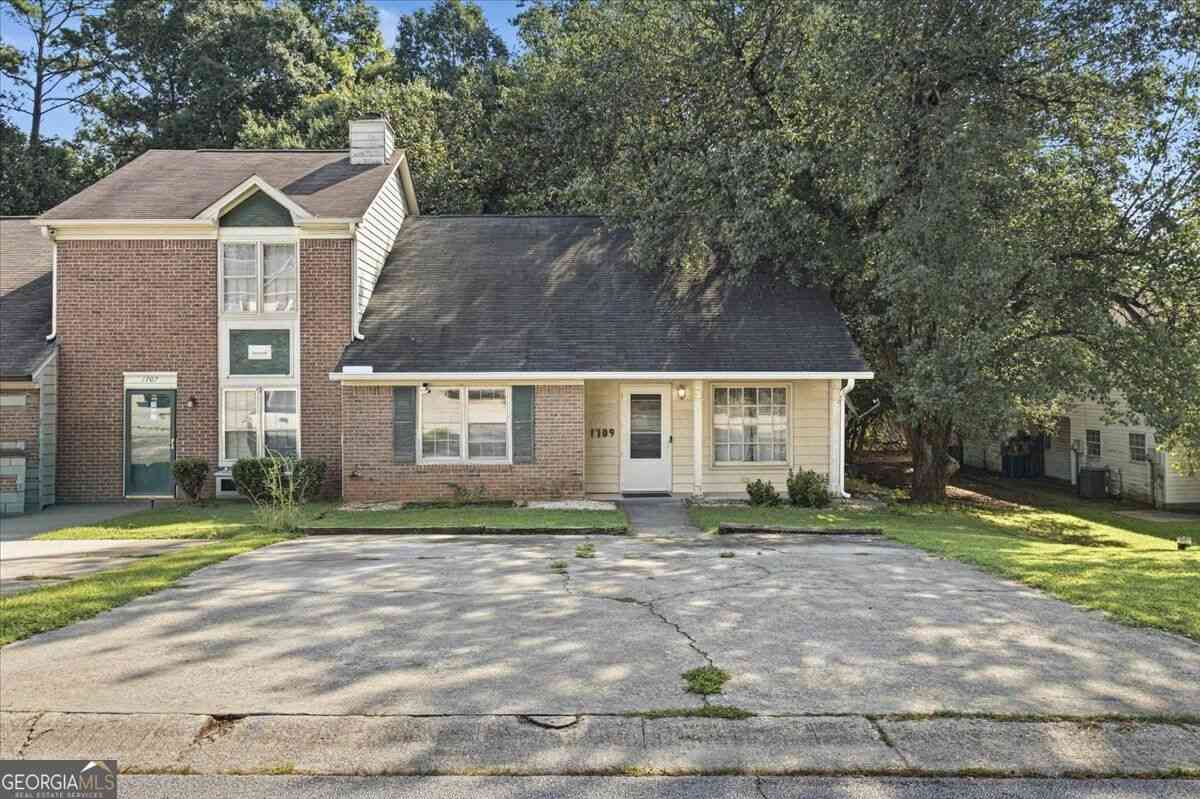 Townhouse For Sale - 1709 Winchester Way SE<br/> Conyers, GA 30013