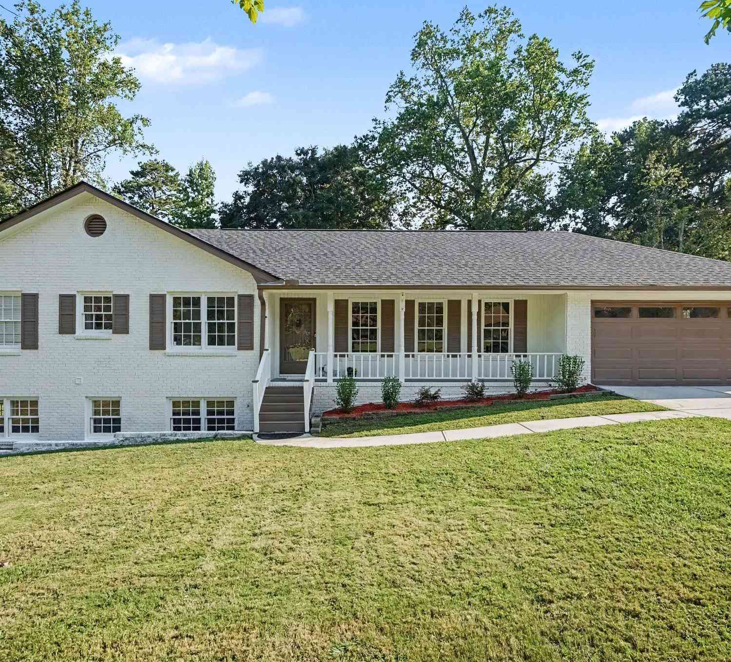 Homes For Sale - 3802 Imperial Drive<br/> Snellville, GA 30039