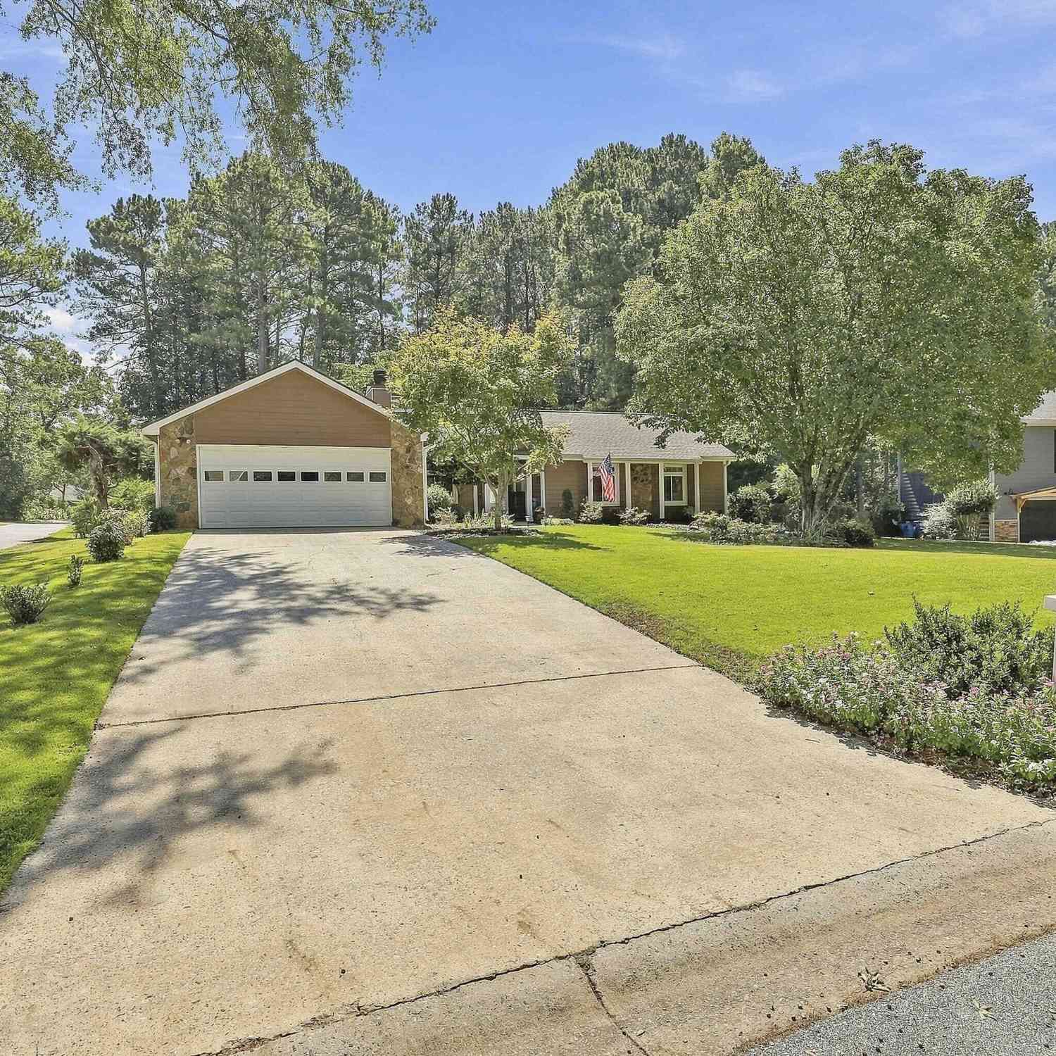 Homes For Sale - 508 Raintree Hill<br/> Peachtree City, GA 30269