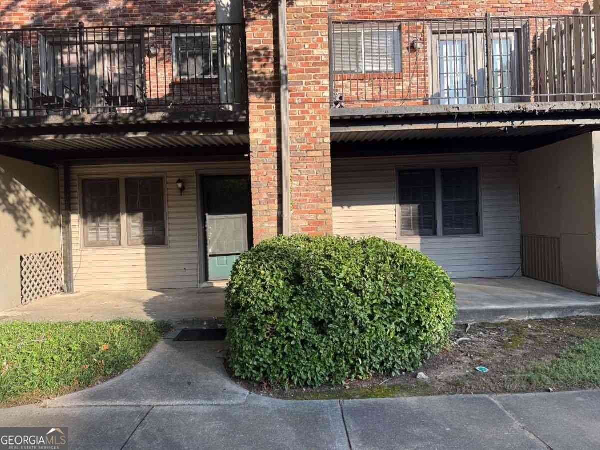 Condo For Sale - 3087 Colonial Way #J<br/> Atlanta, GA 30341