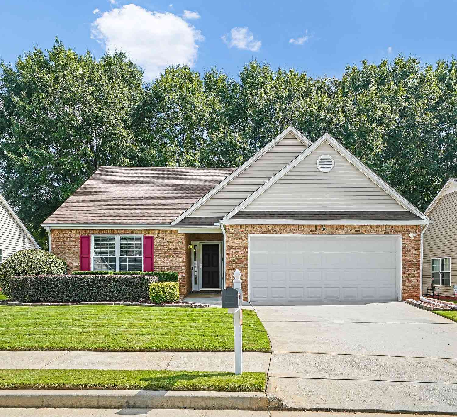 Homes For Sale - 504 Mockingbird Lane<br/> Loganville, GA 30052