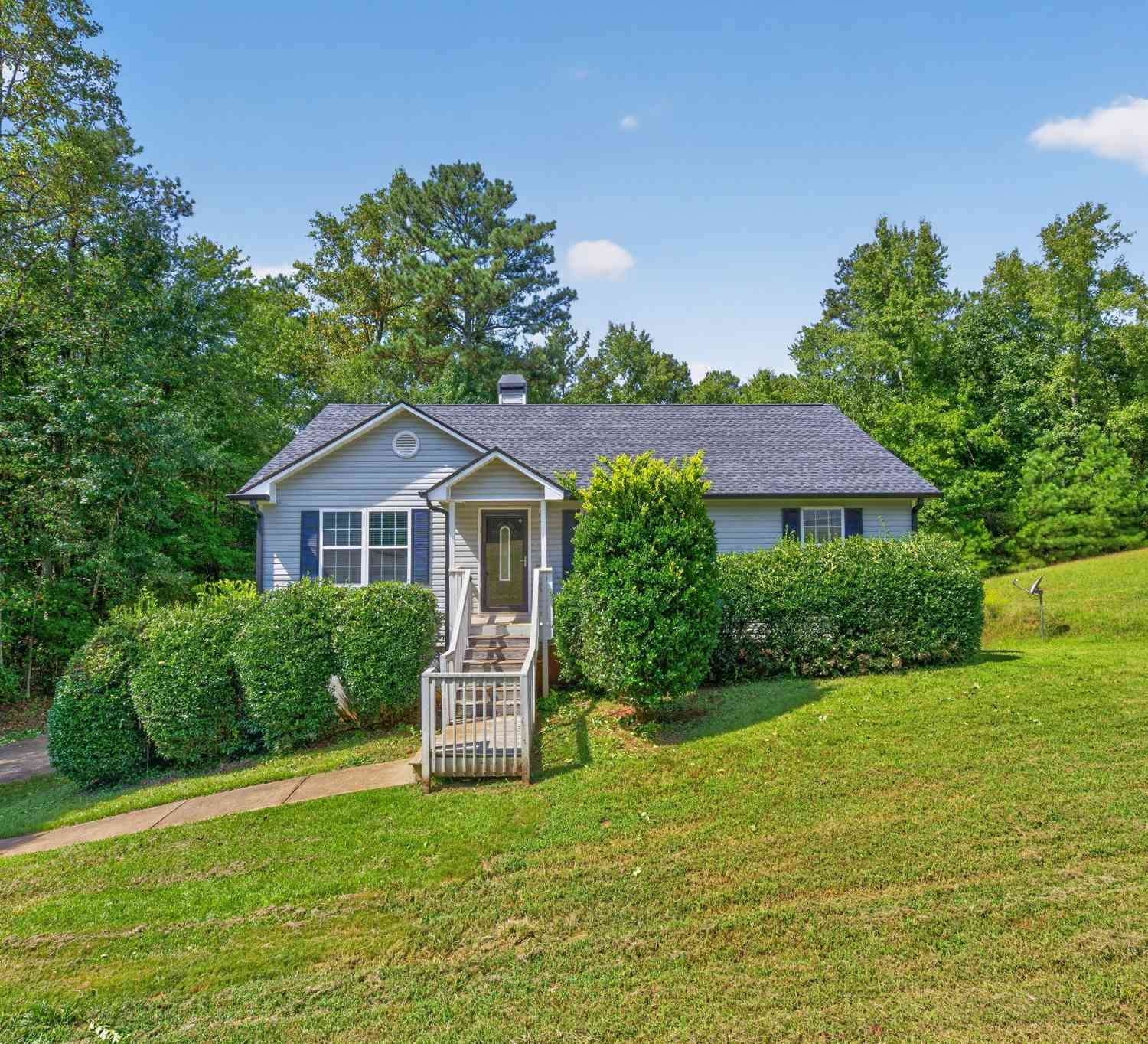 Homes For Sale - 185 Hidden Brook Trail<br/> Newnan, GA 30265