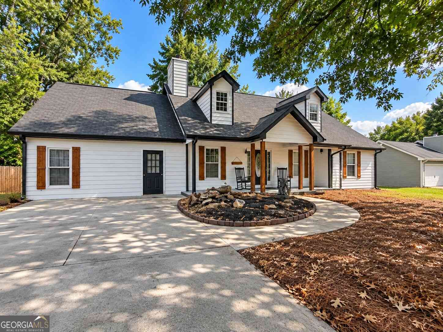 Homes For Sale - 913 Century Oak Drive<br/> Winder, GA 30680