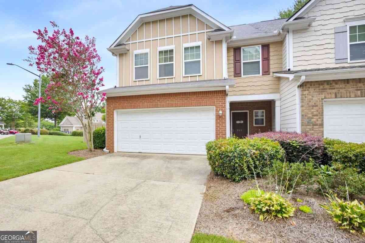 Townhouse For Sale - 511 Hillside Trail<br/> Woodstock, GA 30188