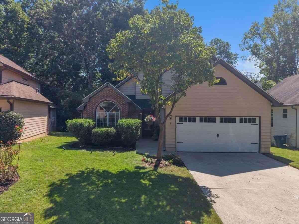 Homes For Sale - 8910 S Somerset Lane<br/> Alpharetta, GA 30004