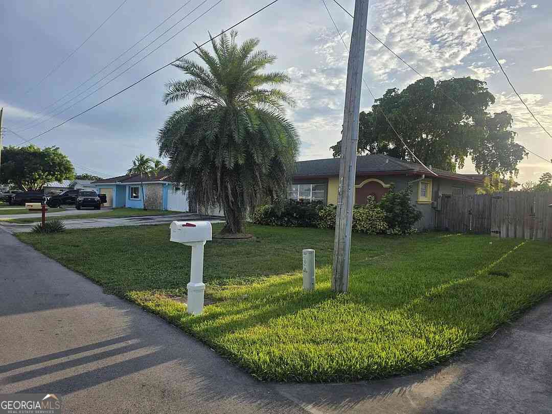 Homes For Sale - 2547 SW 11th Court<br/> Boynton Beach, FL 33426