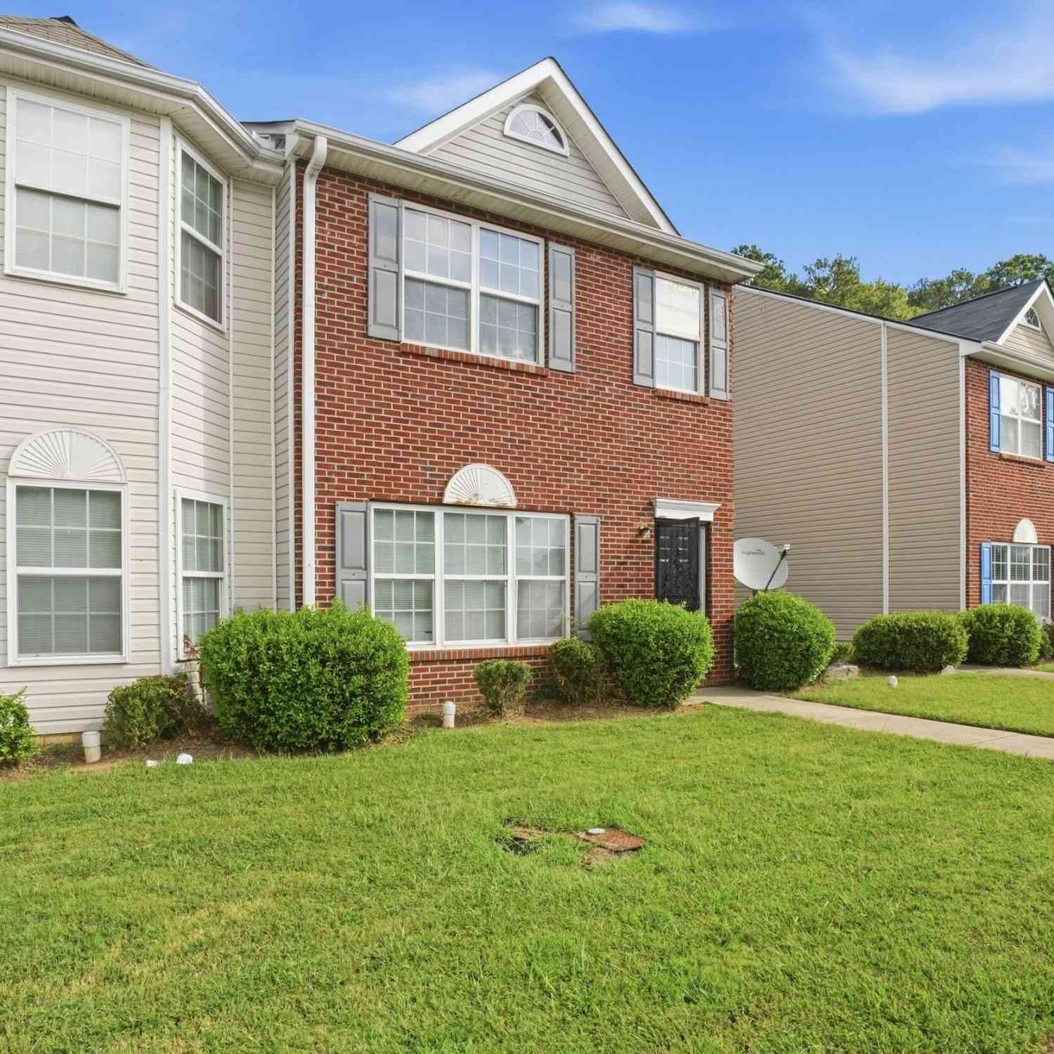 Townhouse For Sale - 8260 Oakley Circle # 2<br/> Union City, GA 30291