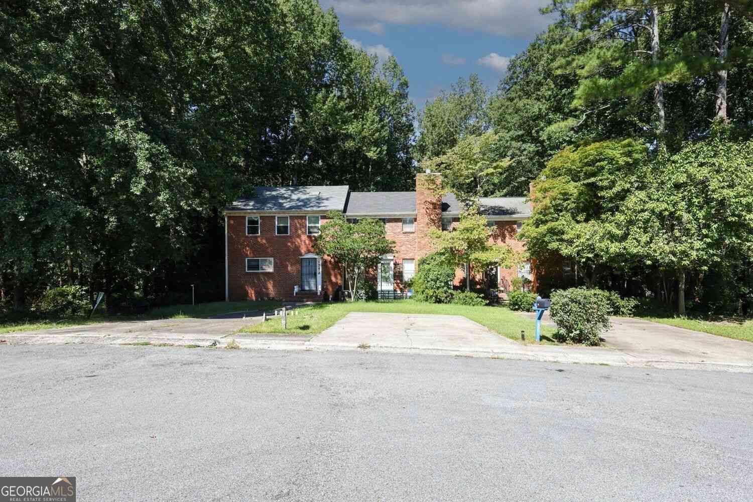Townhouse For Sale - 7135 Williamsburg Drive<br/> Riverdale, GA 30274