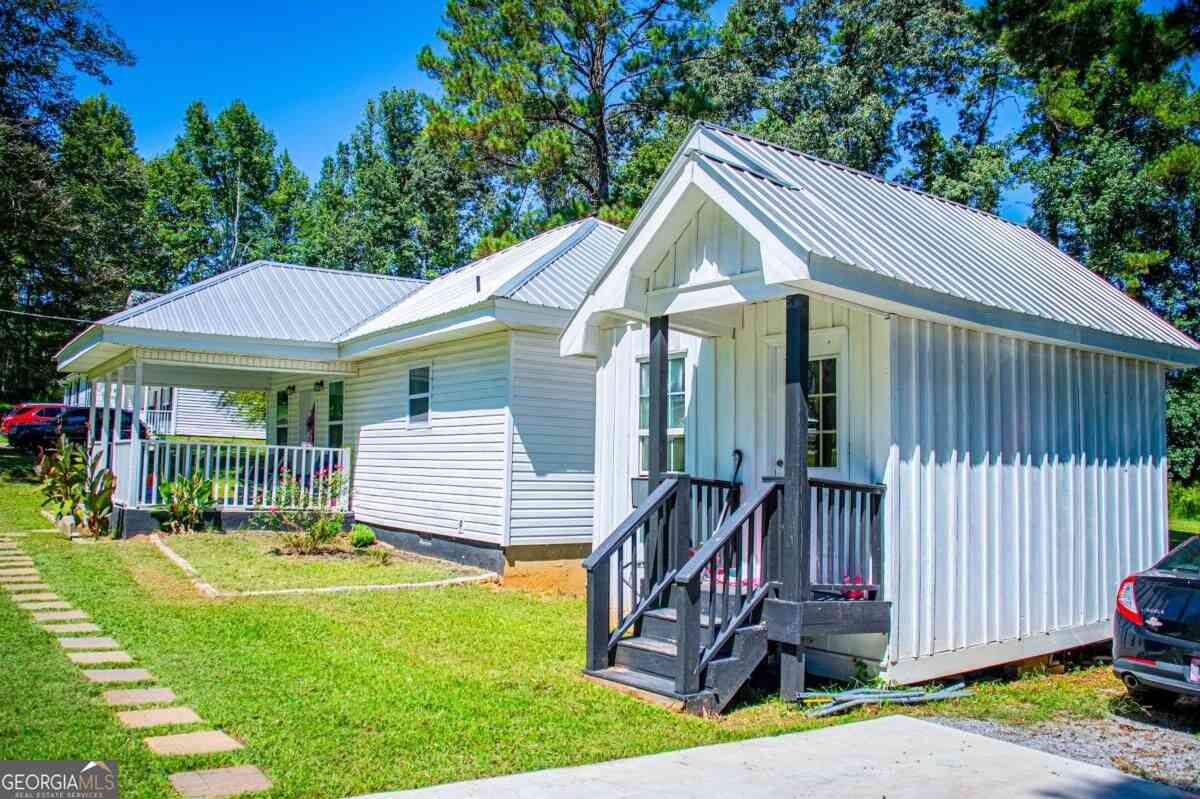 Homes For Sale - 405 Old Bremen Road<br/> Carrollton, GA 30117