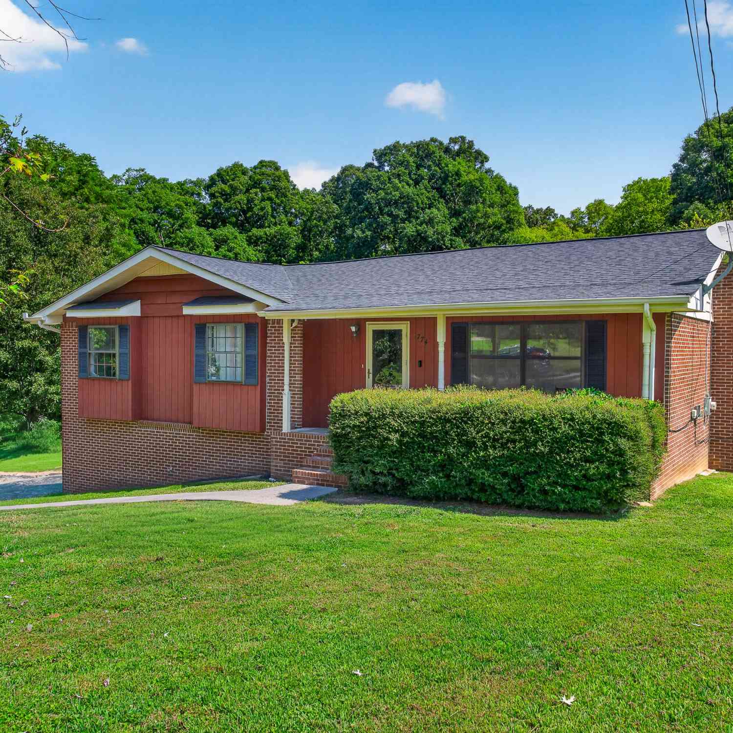 Homes For Sale - 774 Brownwood Circle<br/> Ringgold, GA 30736
