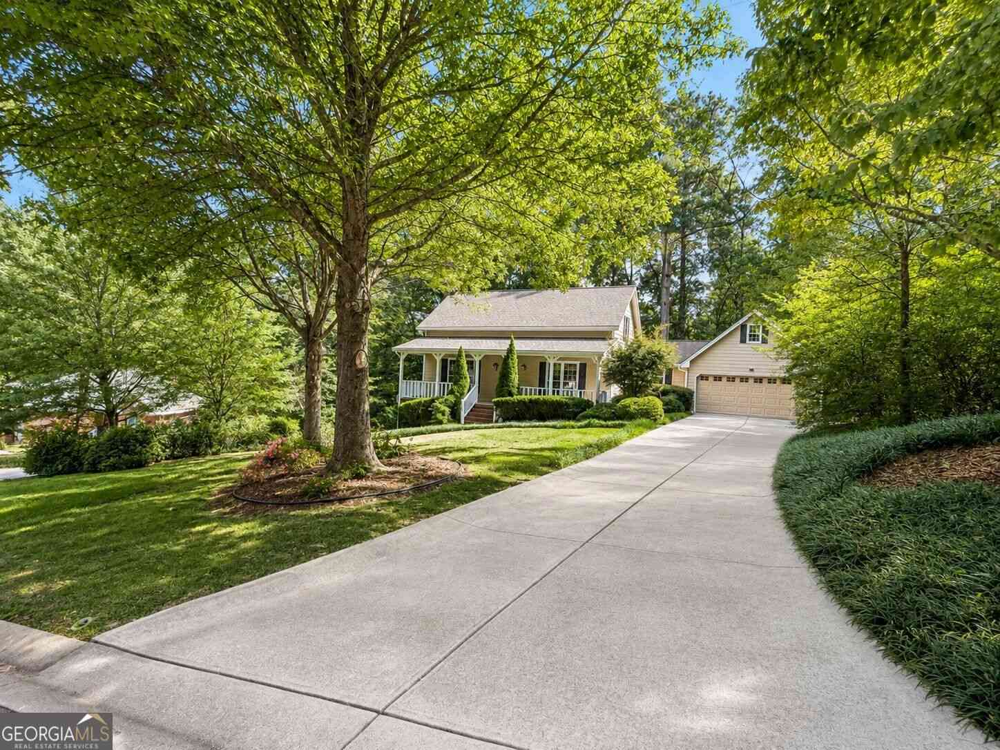 Homes For Sale - 1052 Evelyn Lane<br/> Lilburn, GA 30047
