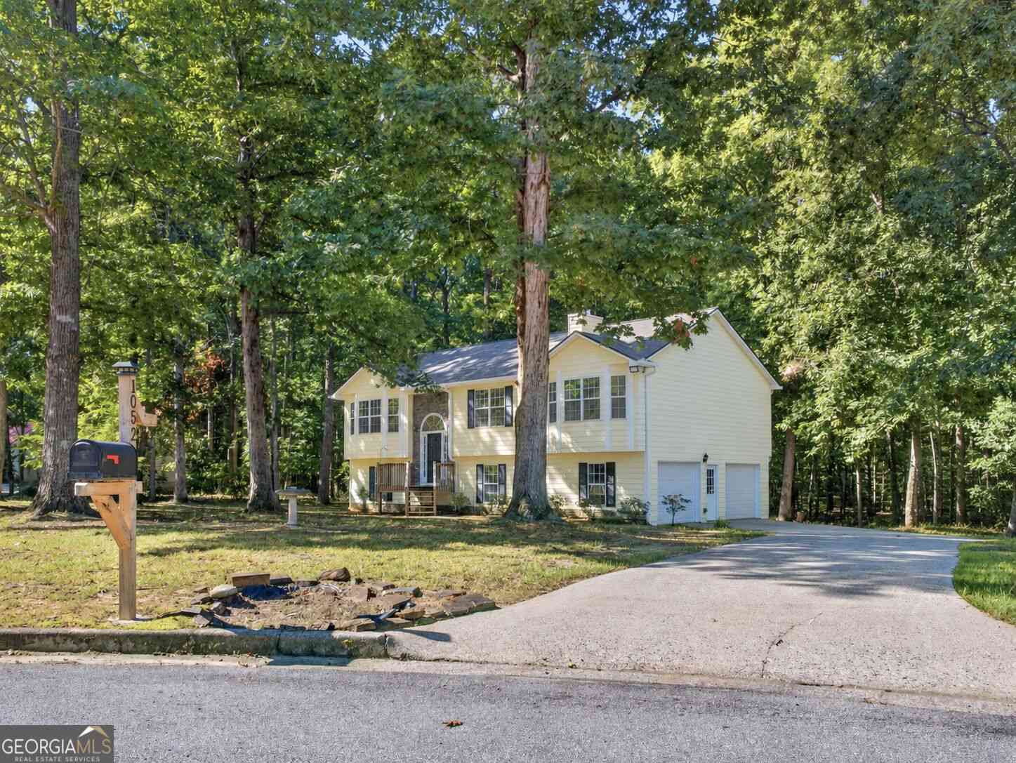 Homes For Sale - 1052 Crystal Brook Way<br/> Monroe, GA 30655
