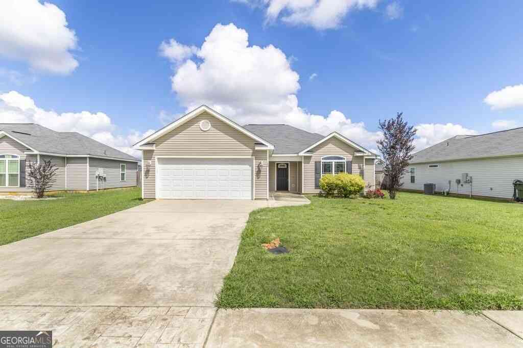Homes For Sale - 120 Raymond Circle<br/> Warner Robins, GA 31088