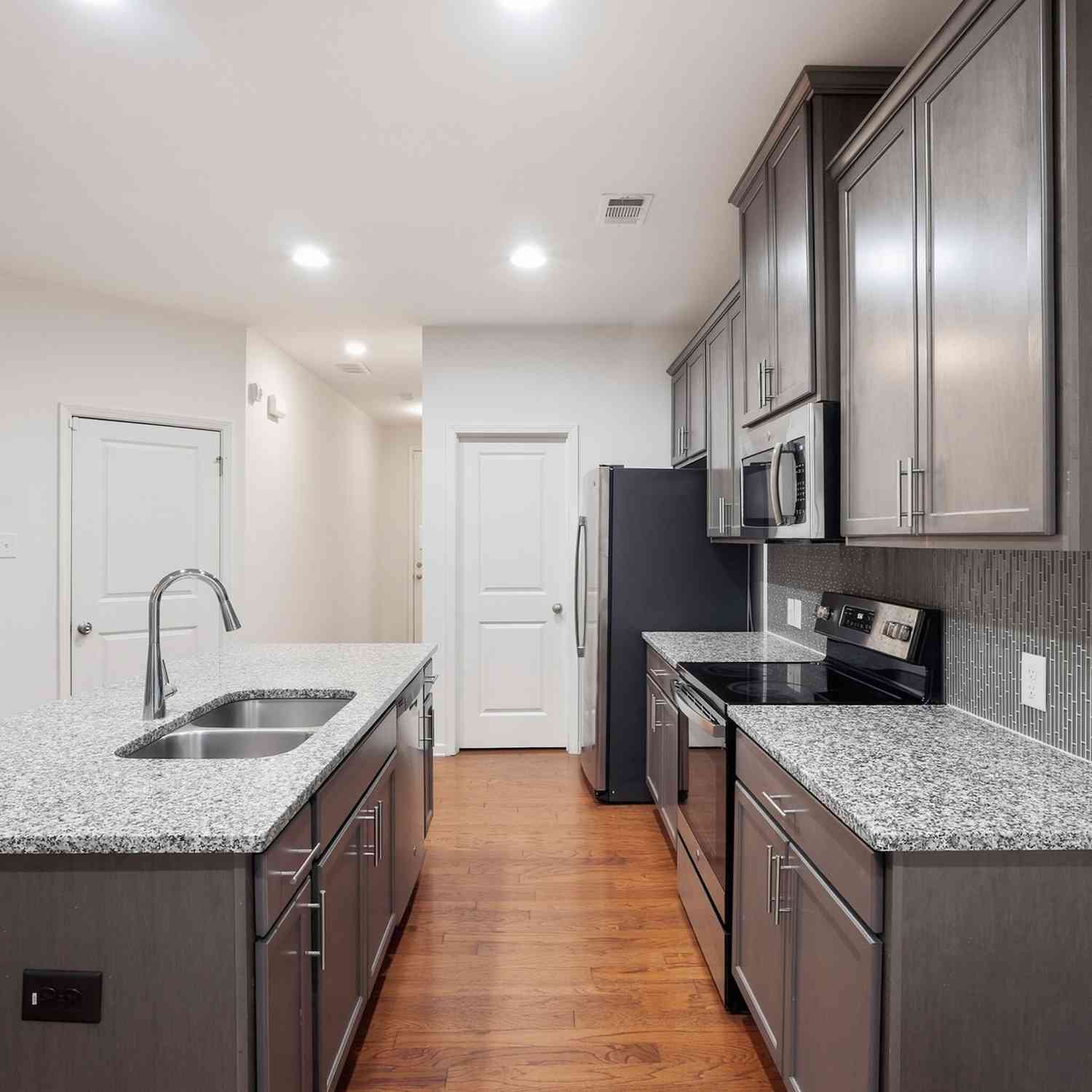 Townhouse For Sale - 5267 Mill Way<br/> Stone Mountain, GA 30083