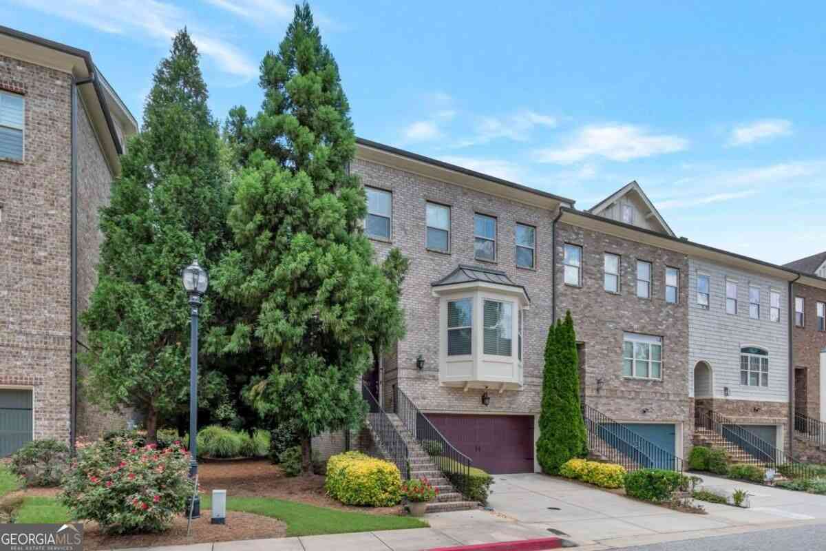 Townhouse For Sale - 2153 W Village Lane SE<br/> Smyrna, GA 30080