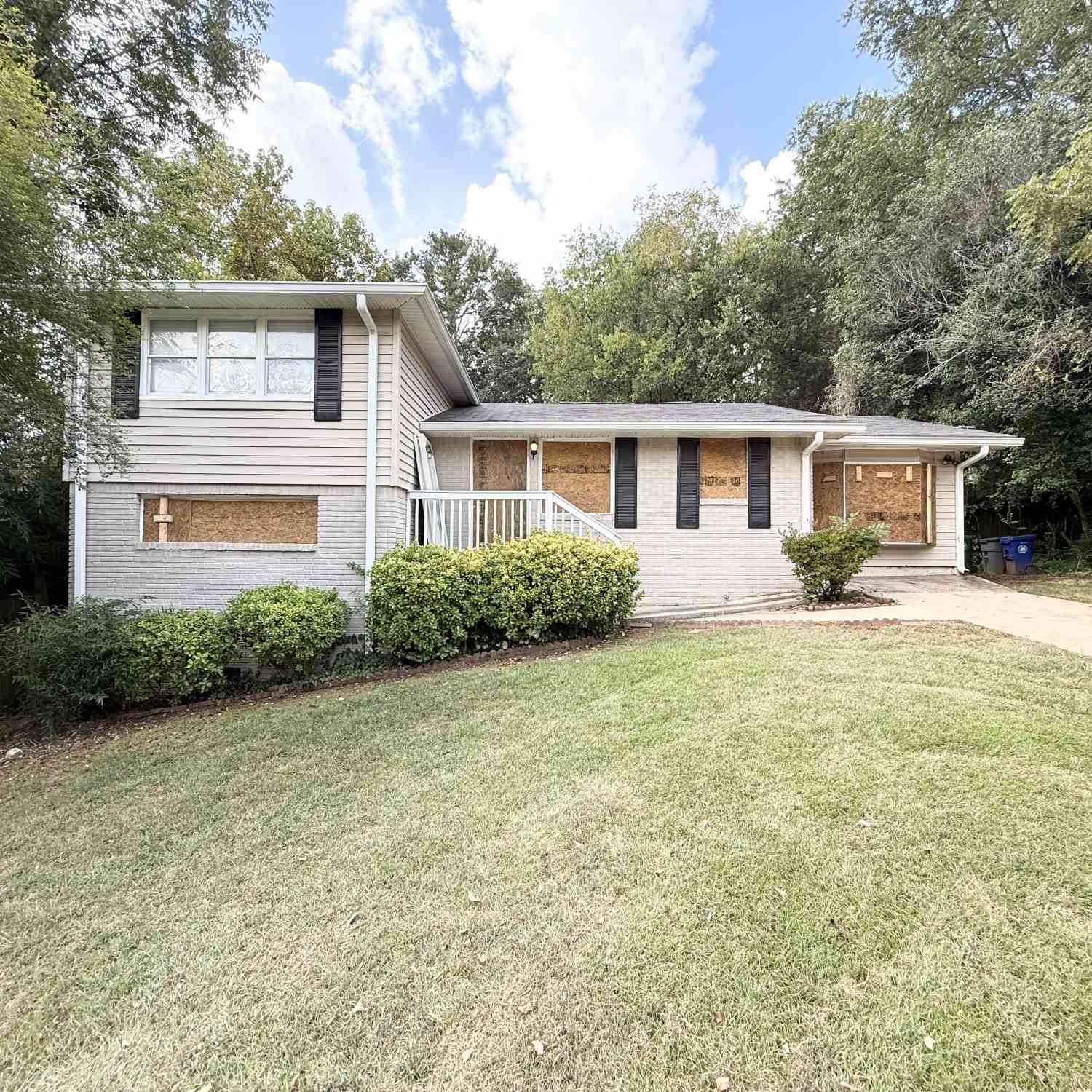 Homes For Sale - 3409 Glensford Drive<br/> Dekalb County, Decatur, GA 30032